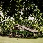 Le Domaine De Petiosse Bed & Breakfast *