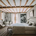 Le Domaine De Petiosse Bed & Breakfast