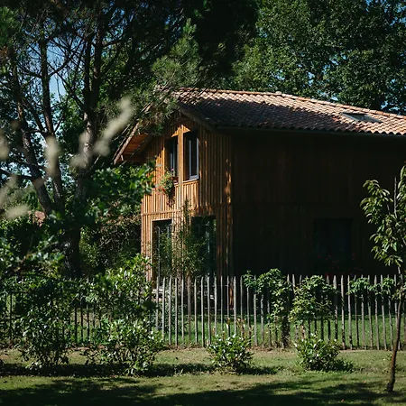 Le Domaine De Petiosse Bed & Breakfast *